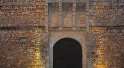 Caprarica del Capo - piazza Sant'Andrea - Un suggestivo scorcio del castello ...